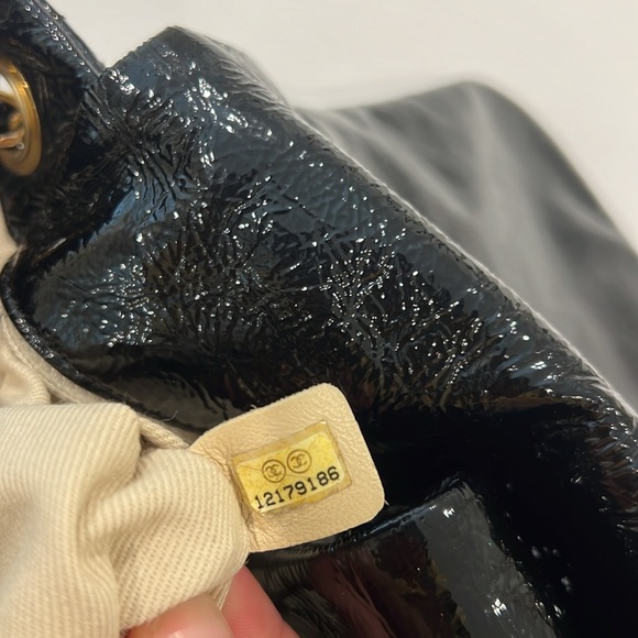 100% Authentic CHANEL Puzzle Accordion Flap Bag - Picture 13 of 16